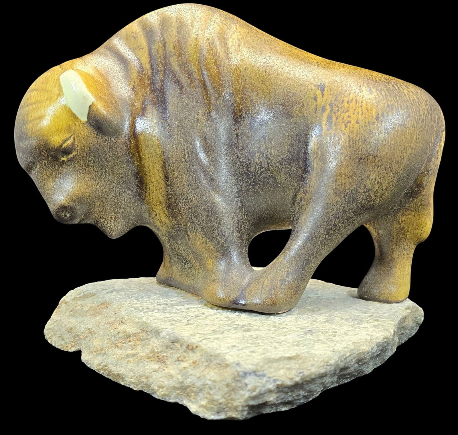Vintage MAIGON DAGA Art Pottery Studio Bison Sculpture (1 of 4)