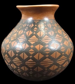 Stunning Vintage ROSA LOYA Mata Ortiz Art Pottery Vase