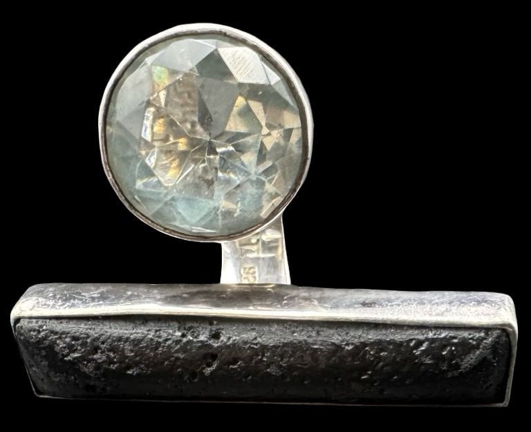 Beautiful Vintage Sterling Silver & Blue / Black Gemstones Designer Ring: Very good vintage condition with minor patina according to age. Measures approx. 1 3/4" long x 1 1/2" wide and weighs ca. 17 grams. The ring is a size 8. Marked for Sterling Silver & Designer.