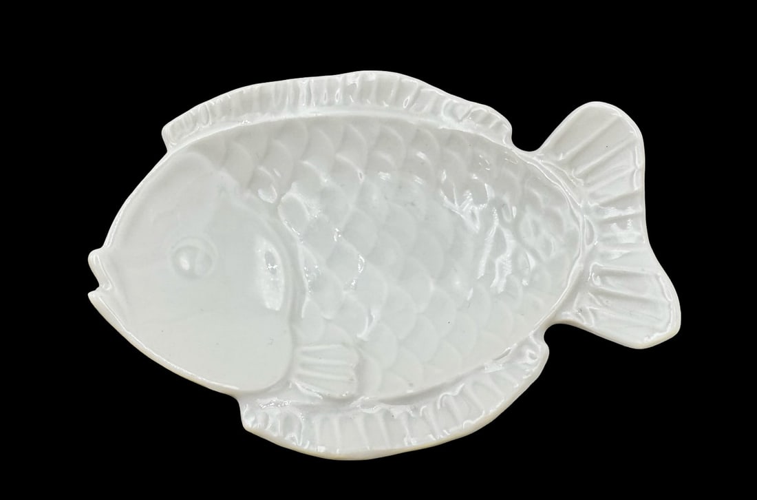 Vintage KPM Berlin White Fish Shaped Porcelain Tea Bag Caddy / Sauce Dish: Very good vintage condition. no chips, cracks or repairs. Measures approx. 3 1/2" long x 2 5/8" wide x 3/4" high. Marked on the bottom.