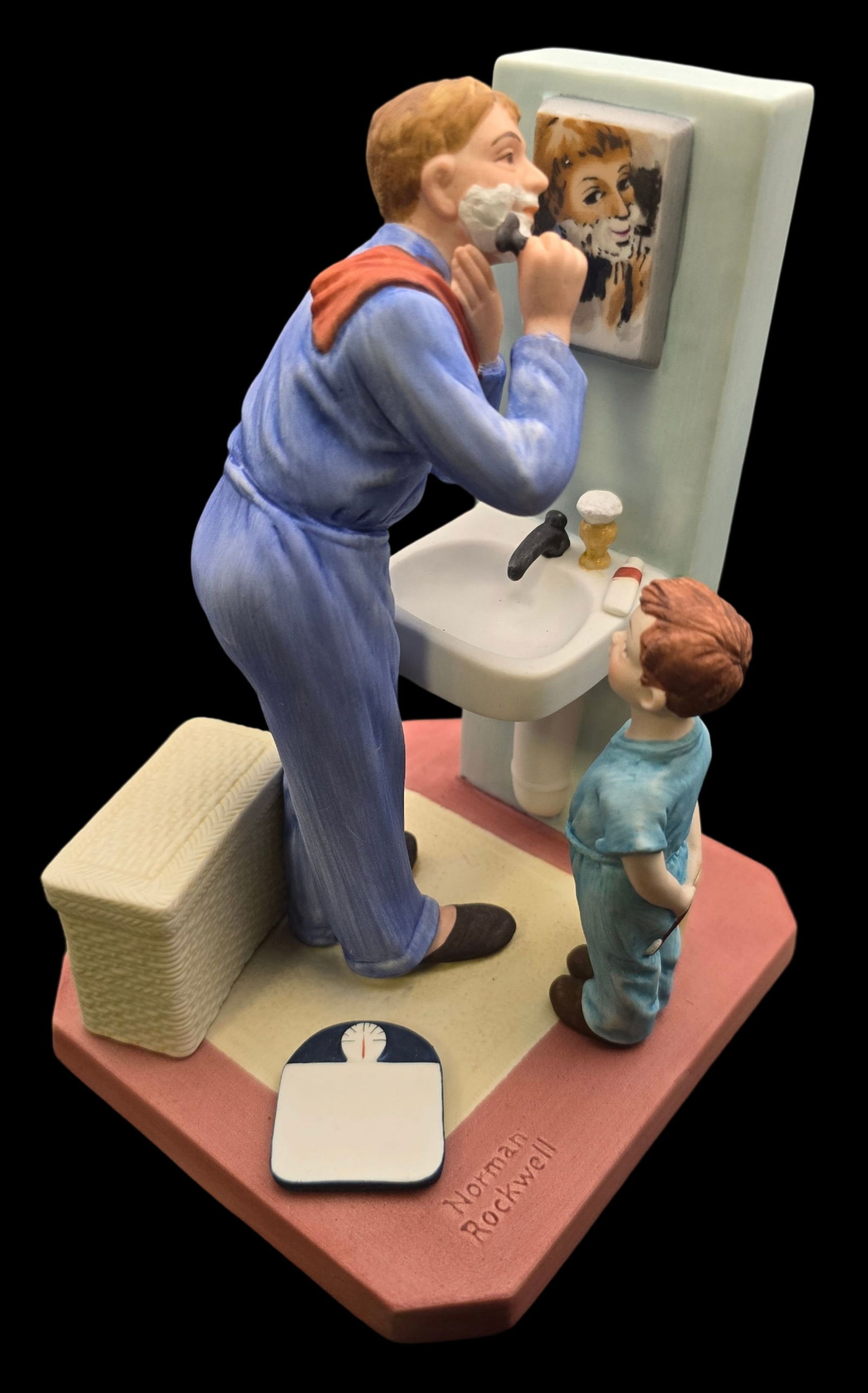 Vintage NORMAN ROCKWELL "Little Shaver" Ceramic Figurine: Very good vintage condition with minor wear according to age, please see pictures. Measures approx. 6 1/2" high x 5" wide.