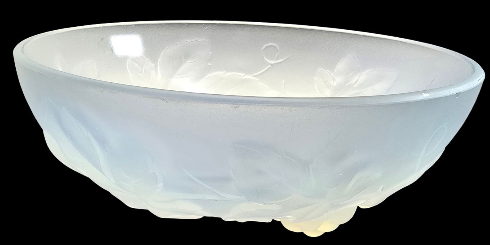 Gorgeous Vintage Art Deco ETLING France Opalescent Art Glass Grape Themed Bowl: Very good vintage condition; no chips, cracks or repairs. Measures approx. 3" high x 8" wide. Marked.