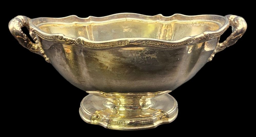 Antique Silverplate Gravy Boat /w Aristocratic Crest (1 of 5)