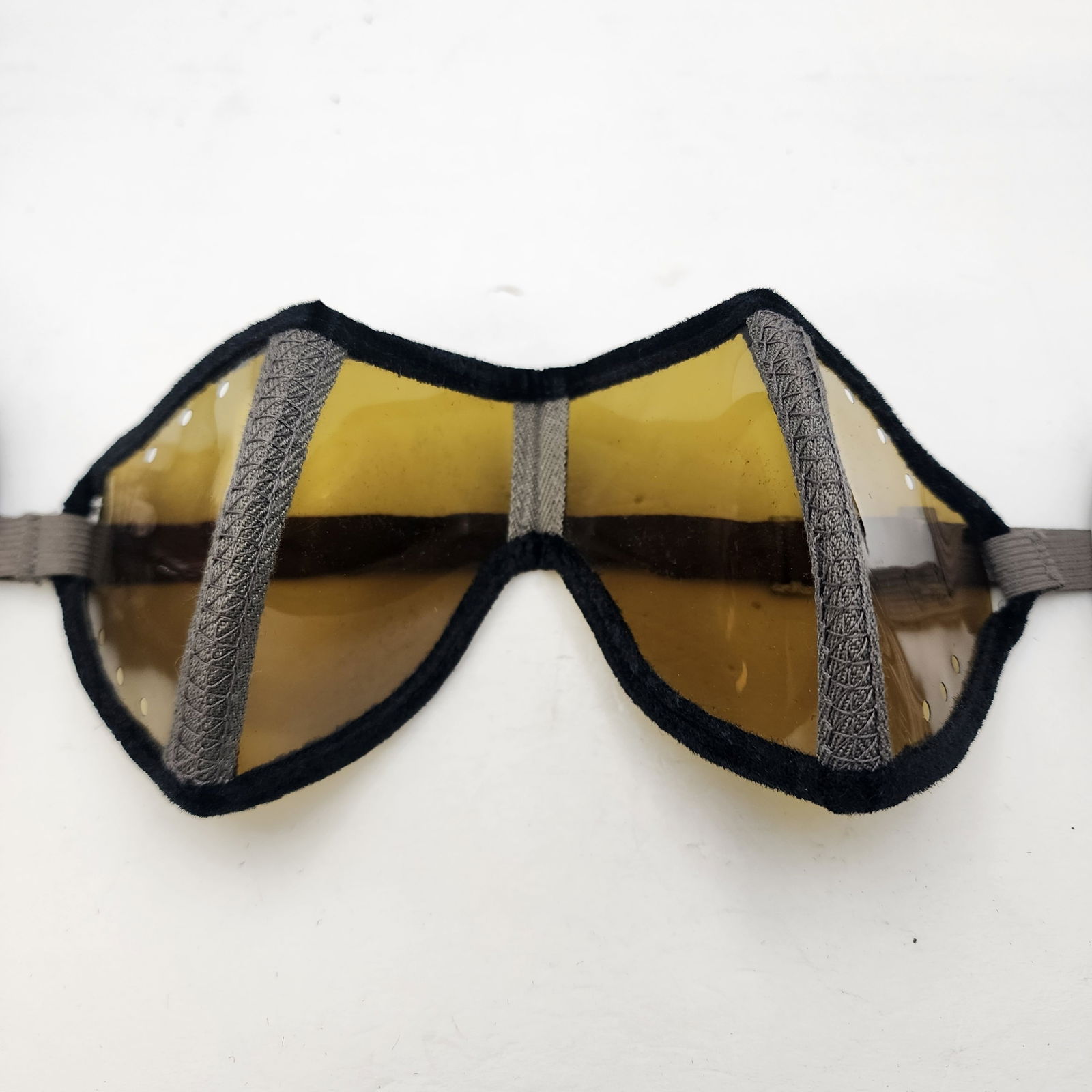 Vintage WWII German Military Sun & Desert Glasses /w Plastic Lenses & Carry Case: Very good vintage condition. no chips, cracks, or repairs. Measures approx. 9" long x 3 1/4" wide.