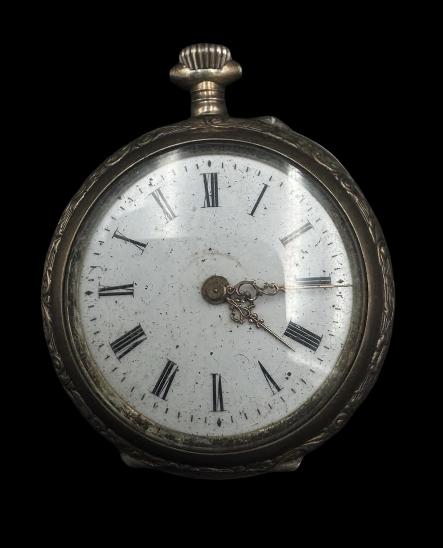 Antique European 800 Silver Pocket Watch: Very good vintage condition with minor patina according to age; doesn't work. Measures approx. 1 1/4" in diameter and weighs ca. 24.7 grams. Marked for 800 Silver.