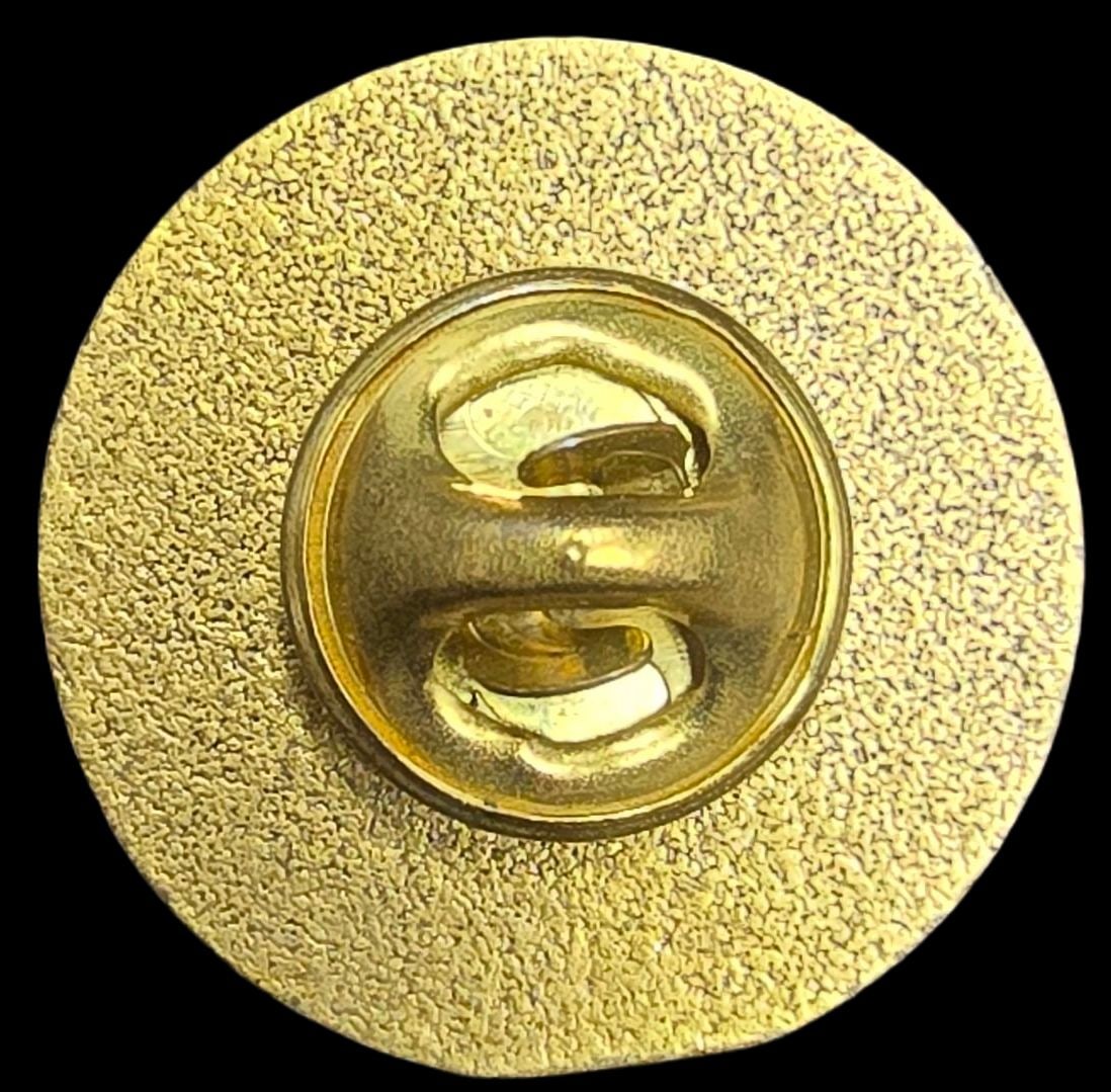 Unusual Vintage NATIONAL RIFLE ASSOCIATION NRA Gold-Tone Metal "We The Peope" Lapel Pin (1 of 4)