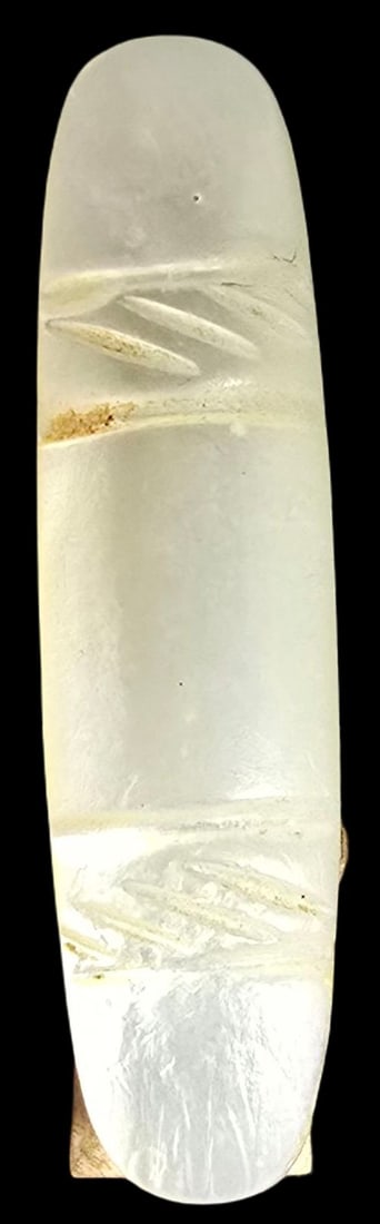 Stylish Vintage Mid-Century Gold-Tone Metal & Mother of Pearl Tie Clip: Very good vintage condition with minor patina according to age. Measures approx. 1" wide and weighs ca. 3 grams.