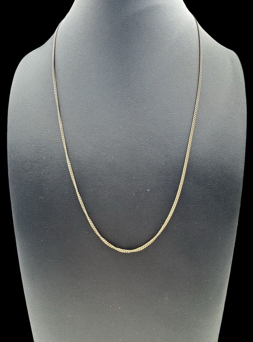 Vintage European Gilt 800 Silver Chain: Very good vintage condition with minor patina according to age. Measures approx. 22 " long and 1/16 " wide & weighs ca. 4.6 grams. Marked for 800 Silver.