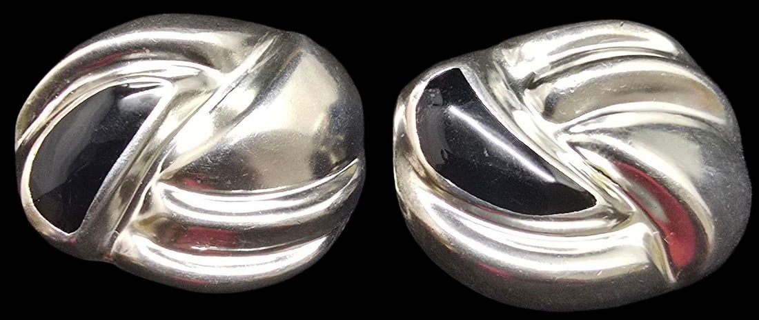 Amazing Ornate Mexico Vintage Sterling Silver /w Black Onyx Designer Earrings: Very good vintage condition with minor patina according to age. Measures approx. 1 1/2" wide and weighs ca. 11.5 grams. Marked for Sterling Silver , Mexico & Designer