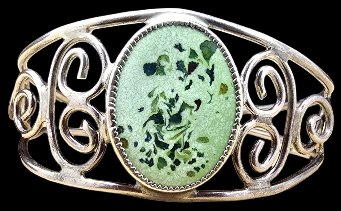 Gorgeous Vintage Sterling Silver & Green Art Glass Bracelet: Very good vintage condition with minor patina according to age. Measures approx. 3" wide (inside) and weighs ca. 15.5 grams. Tested for Sterling Silver.