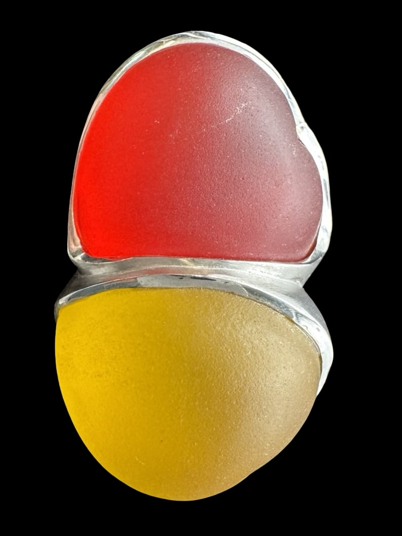 Unusual Vintage AOM Studios Germany Sterling Silver & Murano Glass Hearts Ring: Very good vintage condition with minor patina according to age. Measures approx. 2" long and 1 1/4" wide & weighs ca. 57.7 grams. The ring is a size 8. Marked for Sterling Silver.