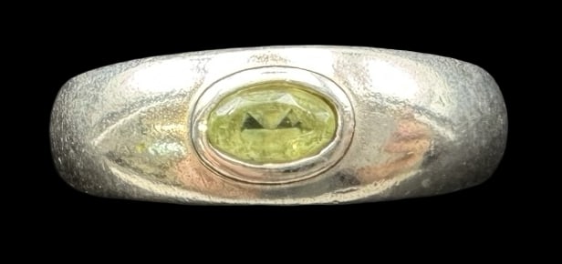 Stylish Vintage Sterling Silver & Green Gemstone Ring: Very good vintage condition with minor patina according to age. Measures approx. 1/4" wide & weighs ca. 4 grams. The ring is a size 7. Marked for Sterling Silver.