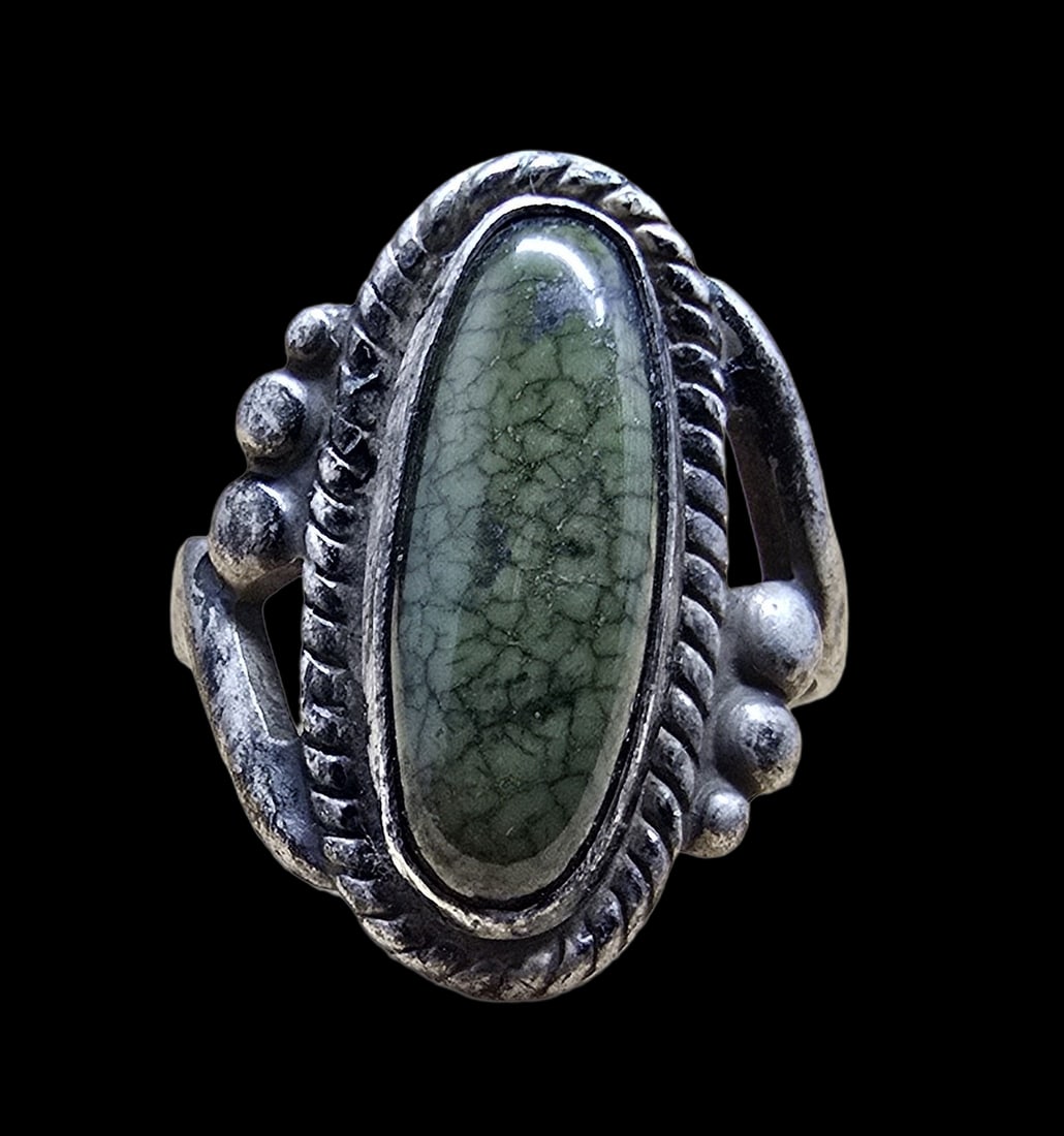 Stylish Vintage Mid-Century 1970s Native American Navajo BELL TRADING COMPANY Sterling Silver Ring (1 of 4)