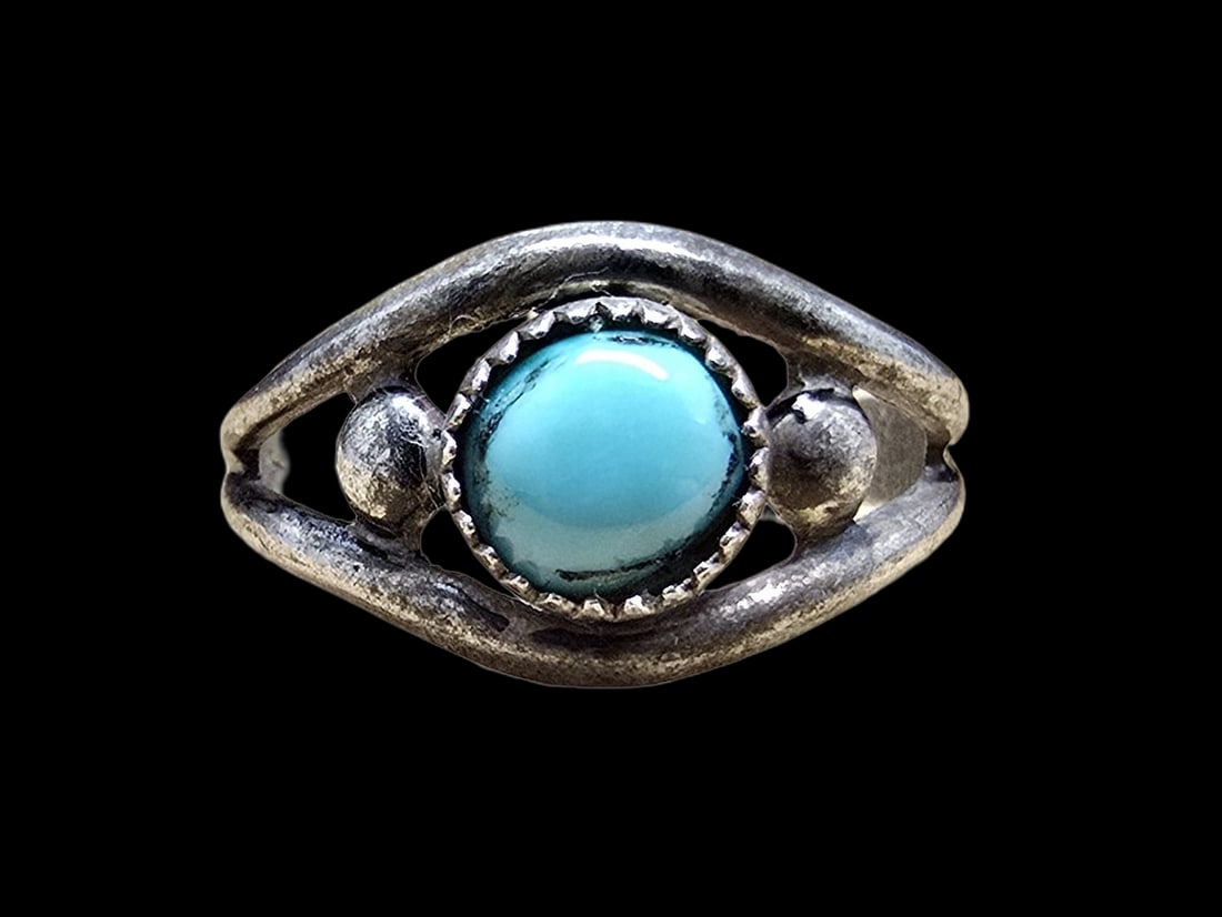 Stylish Vintage Mid-Century 1960s Native American Navajo BELL TRADING COMPANY Sterling Silver Ring (1 of 4)