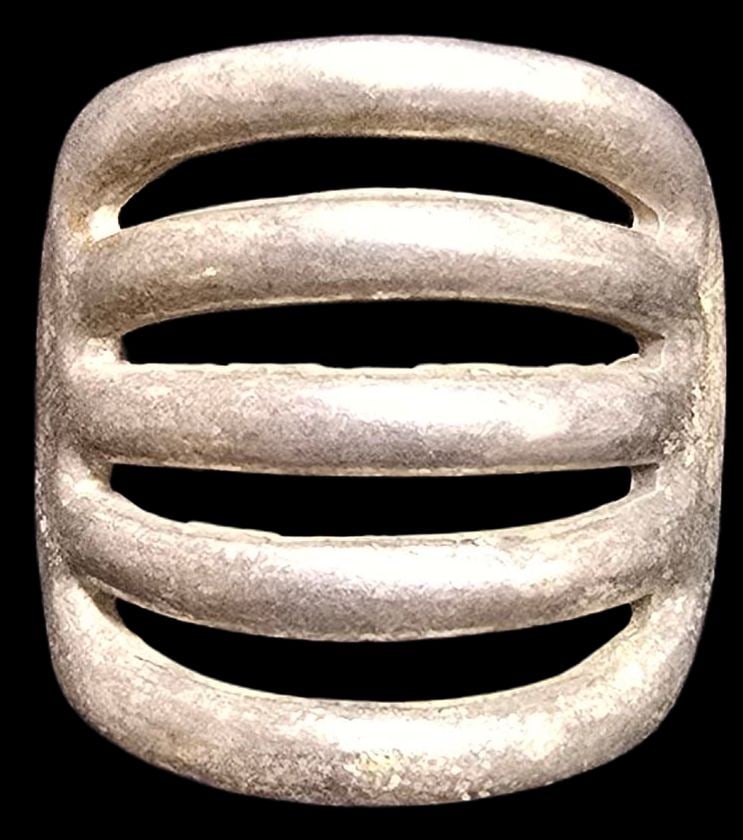 Vintage Mid-Century Modern 1960s Native American BELL Trading Post Sterling Silver Ring: Very good vintage condition with minor patina according to age. The ring is a size 6 and weighs ca. 4.5 grams. Marked for Sterling Silver & Designer.