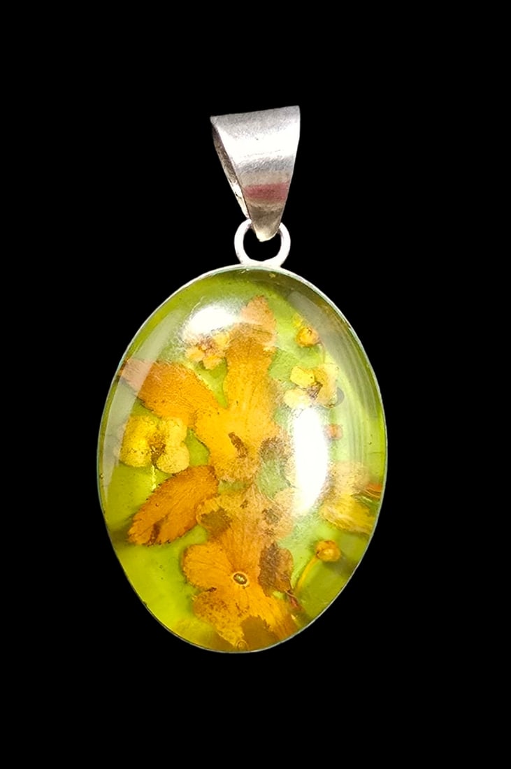 Very Unsusual Vintage Sterling Silver & Acrylic Flower Pendant: Very good vintage condition with minor patina according to age. Measures approx. 1 1/2" long x 1" wide and weighs ca. 6.5 grams. Marked for Sterling Silver.