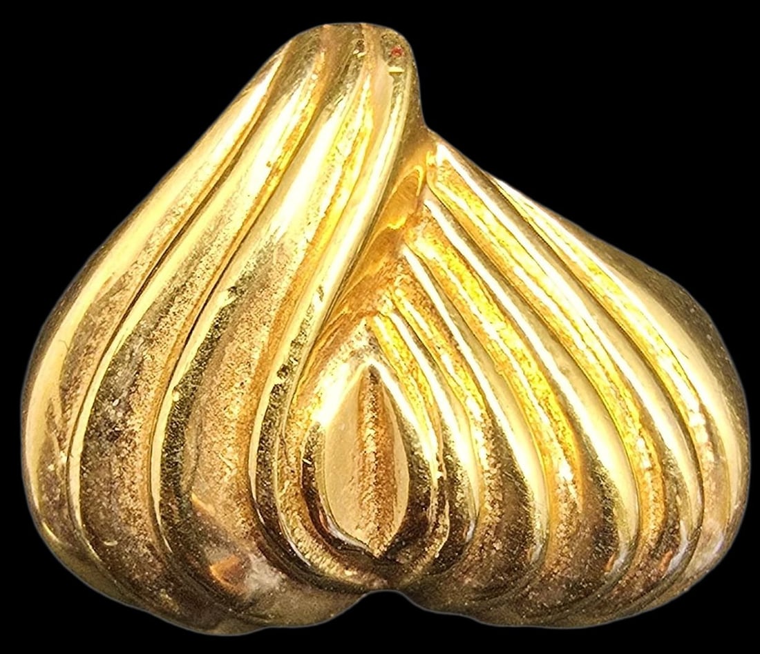 Massive Gorgeous Vintage 18K Gold Filled Cocktail Ring: Very good vintage condition with minor patina according to age. The ring is a size 7 and weighs ca. 9 grams. Marked.