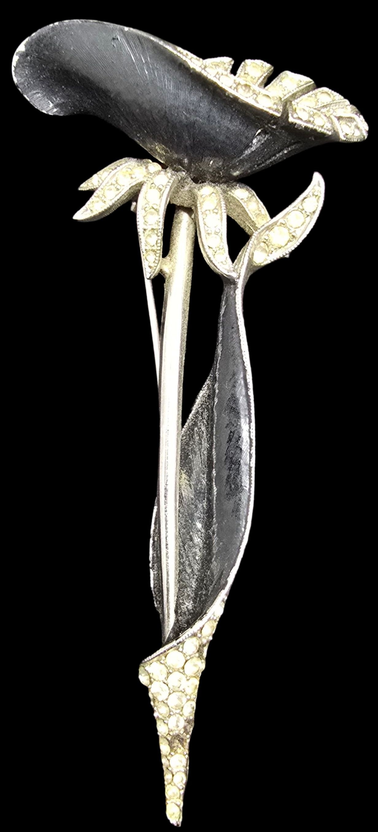 Gorgeous Vintage Costume Jewelry Flower Shaped Designer Brooch (1 of 5)