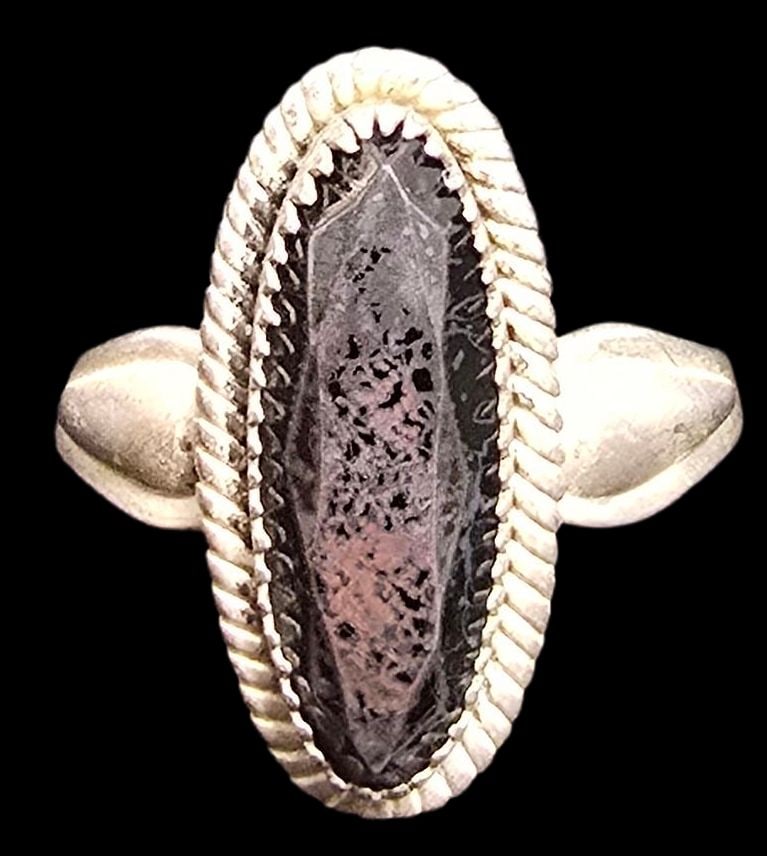 Mid-Century Southwestern Native American PACIFIC JEWELRY COMPANY Sterling Silver & Gemstone Ring: Very good vintage condition with minor patina according to age. The ring is a size 7 and weighs ca. 4.5 grams. Marked for Sterling Silver & Designer.