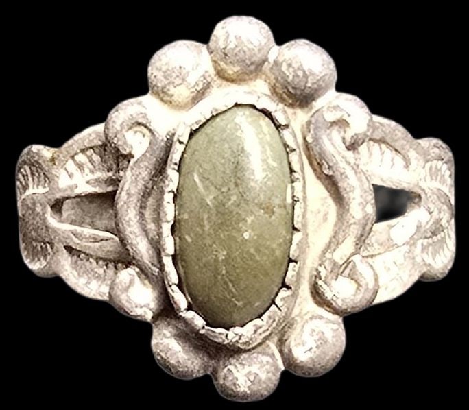 Vintage Mid-Century 1960s Native American BELL Trading Post Sterling Silver & Gemstone Ring: Very good vintage condition with minor patina according to age. The ring is a size 2 and weighs ca. 1.5 grams. Marked for Sterling Silver & Designer.