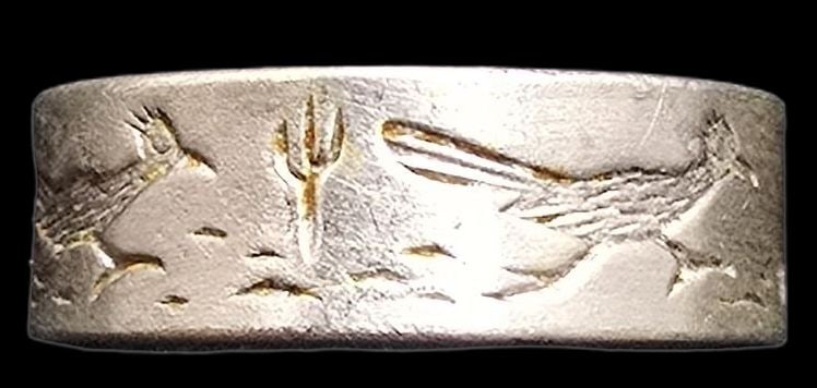 Vintage Mid-Century 1960s Native American BELL Trading Post Sterling Silver Ring: Very good vintage condition with minor patina according to age. The ring is a size 5.5 and weighs ca. 2.5 grams. Marked for Sterling Silver & Designer.