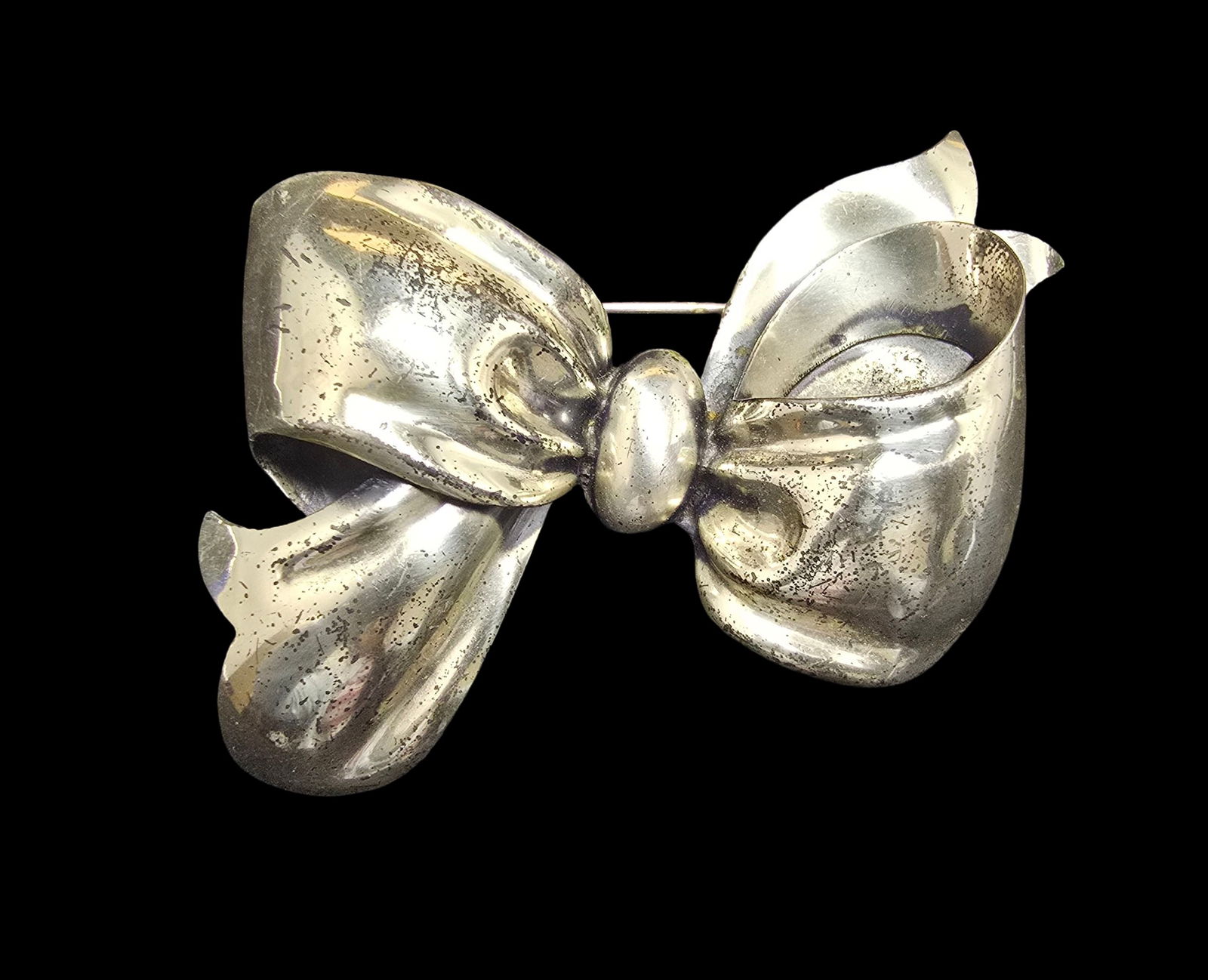 Beautiful Vintage MONET Sterling Silver Bow Tie Brooch Pin: Very good vintage condition with minor patina according to age. Measures approx. 2 1/2" long x 3" wide and weighs ca. 23.5 grams. Marked for Sterling Silver.