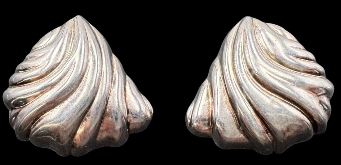 Beautiful Vintage CHRISTIAN DIOR Sterling Silver Designer Clip Earrings: Very good vintage condition with minor patina according to age. Each measures approx. 1 3/8" long and 1 3/8" wide and they jointly weigh ca. 16.3 grams. Marked for Sterling Silver & CHRISTIAN DIOR.