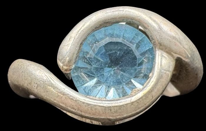 Vintage Sterling Silver & Blue Gemstone Ring: Very good vintage condition with minor patina according to age. Measures approx. 1/2" long and 3/8" wide and weighs ca. 5.1 grams. The ring is a size 7 1/2. Marked for Sterling Silver