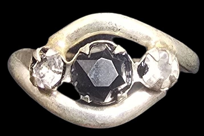 Mid-Century Southwestern Sterling Silver & Gemstone Designer Ring: Very good vintage condition with minor patina according to age. The ring is a size 2.5 and weighs ca. 0.8 grams. Marked for Sterling Silver & Designer.