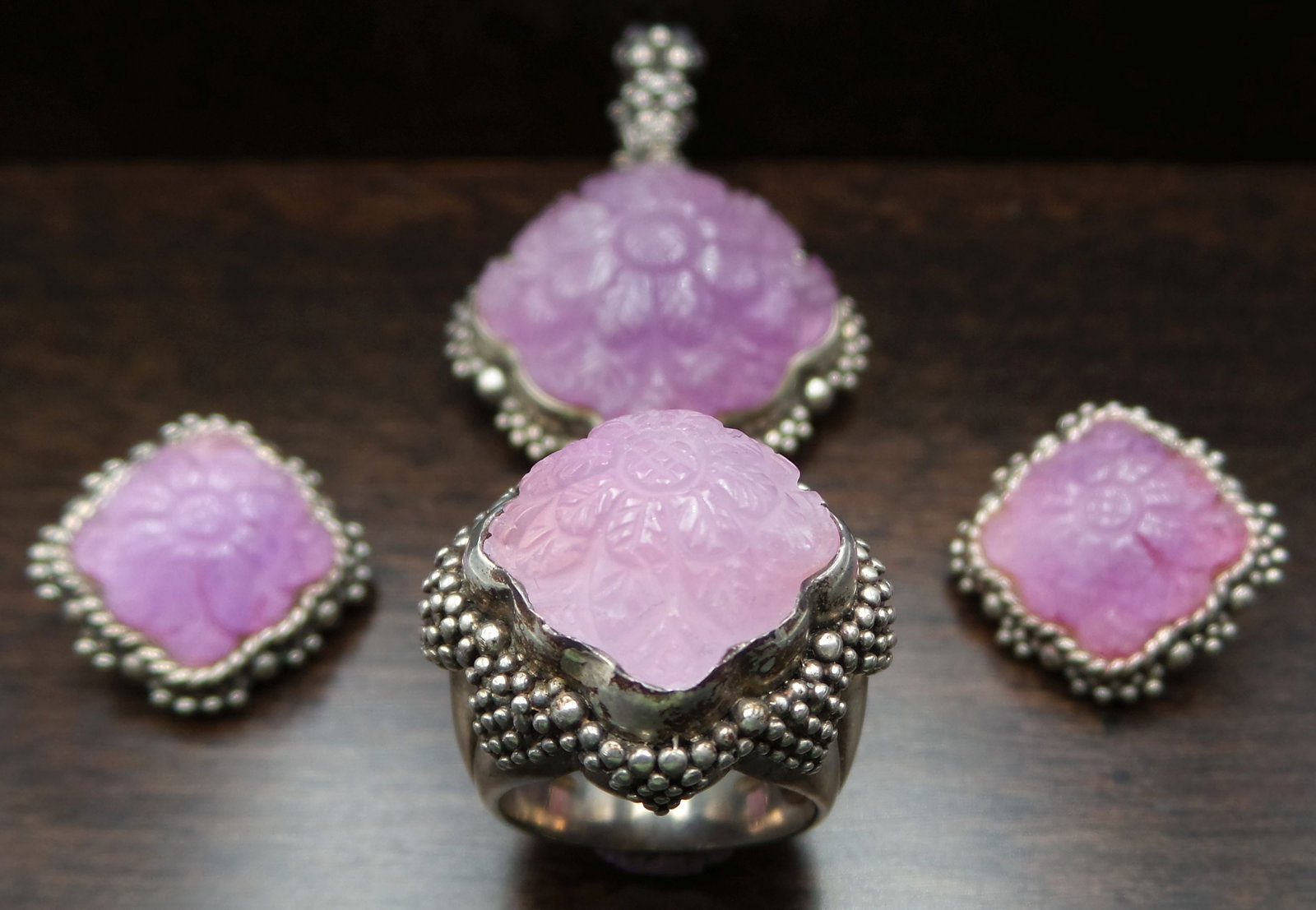 Rare Vintage STEPHEN DWECK Sterling Silver & Carved Quartz Jewelry Set: A very rare jewelry set by famous jewerly designer Stephen Dweck featuring masterfully hand carved floral pink quartz gemstones set inside beaded Sterling Silver frames. The ring is a size 5.75 and we
