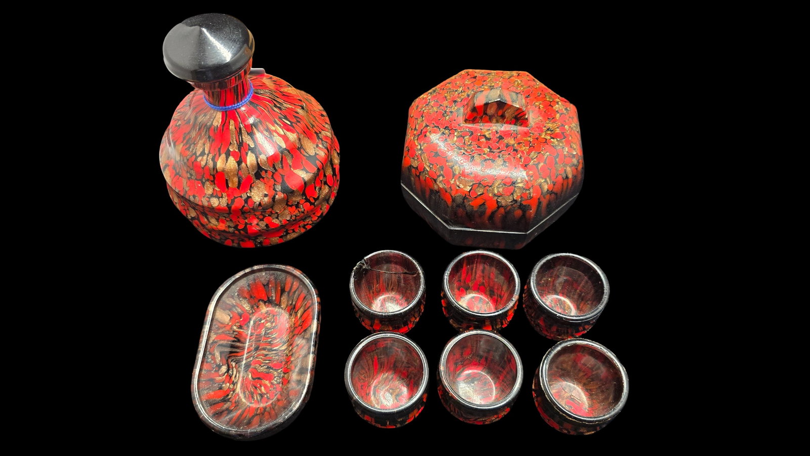 Gorgeous Vintage Mid-Century Italian VINCENZO NASON "Avventurina" Range Glass Liquor Set: Very good vintage condition. No chips or repairs; one glass is cracked. The large decanter measures approx. 6" high x 5" wide. The box measures approx. 5" high x 4 1/2" wide. Shot glass are approx. 2"