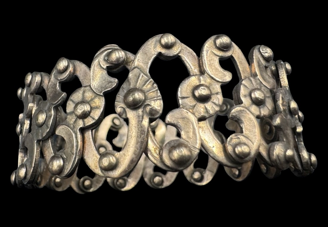 Gorgeous Ornate Antique Gold Filled Harmonica Bracelet: Very good antique condition with minor patina according to age. Measures approx. 1 1/4" until 2 1/2" indiamter and 3/4" wide and weighs ca. 15.3 grams.