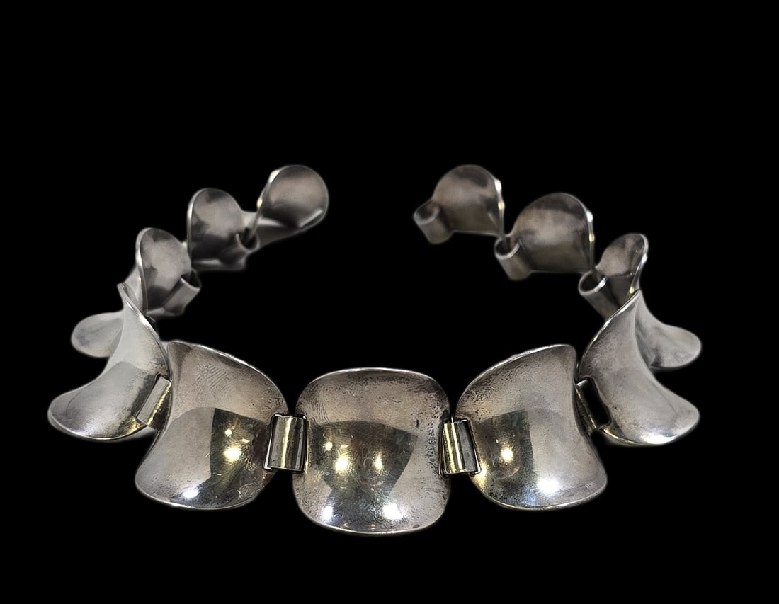 Mid-Century Modern STEFFEN ANDERSEN for GEORG JENSEN Denmark Sterling Silver Necklace: Beautiful und unusual mid-century modern piece in very good vintage condition with some patina according to age. Measures approx. 12" long and weighs ca. 95 grams. Marked. From 1956 until 1958 Steffen