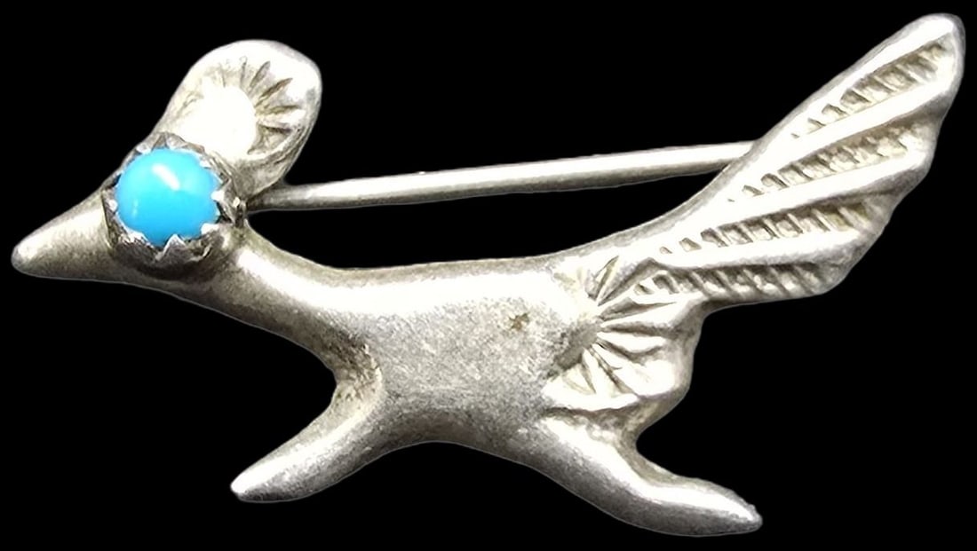 Wonderful Ornate Vintage Sterling Silver & Turquoise Roadrunner Brooch Pin: Very good vintage condition with minor patina according to age. Measures approx. 1" wide and weighs ca. 2.5 grams. Marked for Sterling Silver.