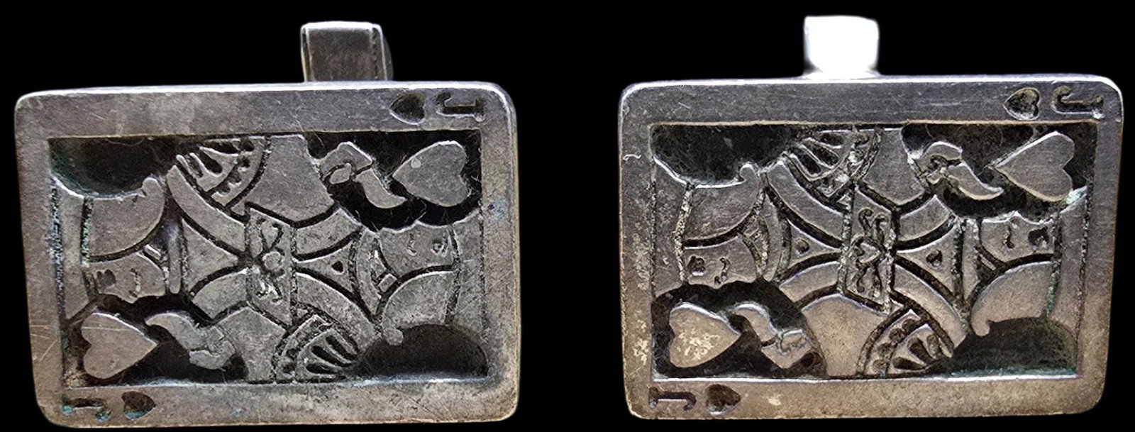 Gorgeous Ornate Vintage FENWICK & SAILORS Sterling Silver Playing Card Designer Cufflinks: Very good vintage condition with minor patina according to age. Each measures approx. 1" wide and they jointly weigh ca. 18.5 grams. Marked for Sterling Silver.