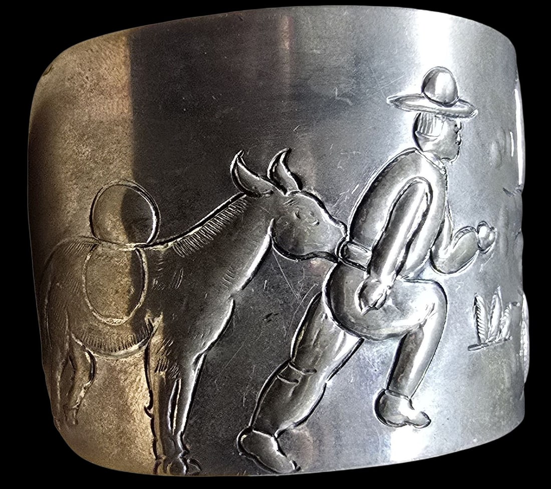Ornately Engraved Vintage LA JOYA 900 Silver Bangle Bracelet /w Farm Scenes (1 of 5)
