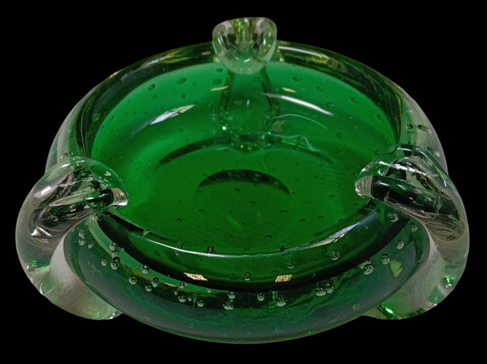 Vintage Mid-Century Modern Green Art Glass Ashtray: Very good vintage condition; No chips, cracks, or repairs. Measures approx. 5" in diameter x 2 1/4" high.