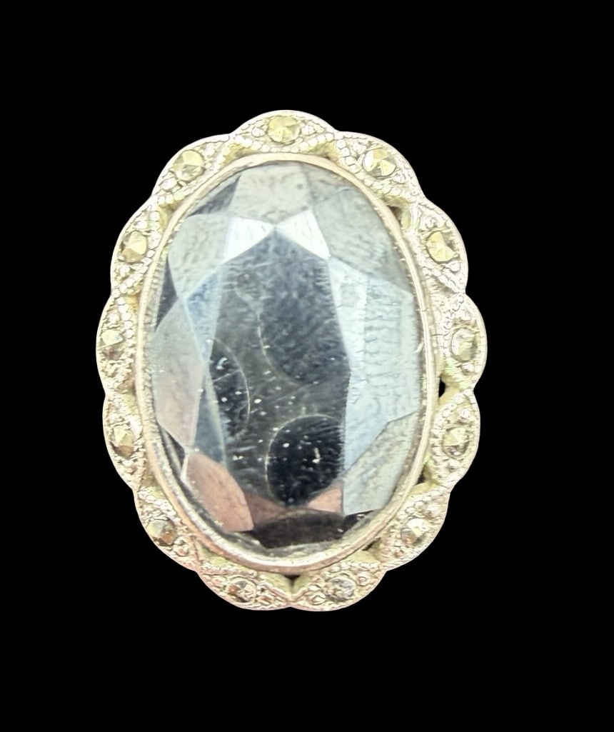 Beautiful Ornate Vintage Sterling Silver & Brown Gemstone Ring: Very good vintage condition with minor patina according to age. Measures approx. 3/4" long and 1/2" wide and weighs ca. 4.7 grams. The ring size is 6 1/2. Marked for Sterling Silver.
