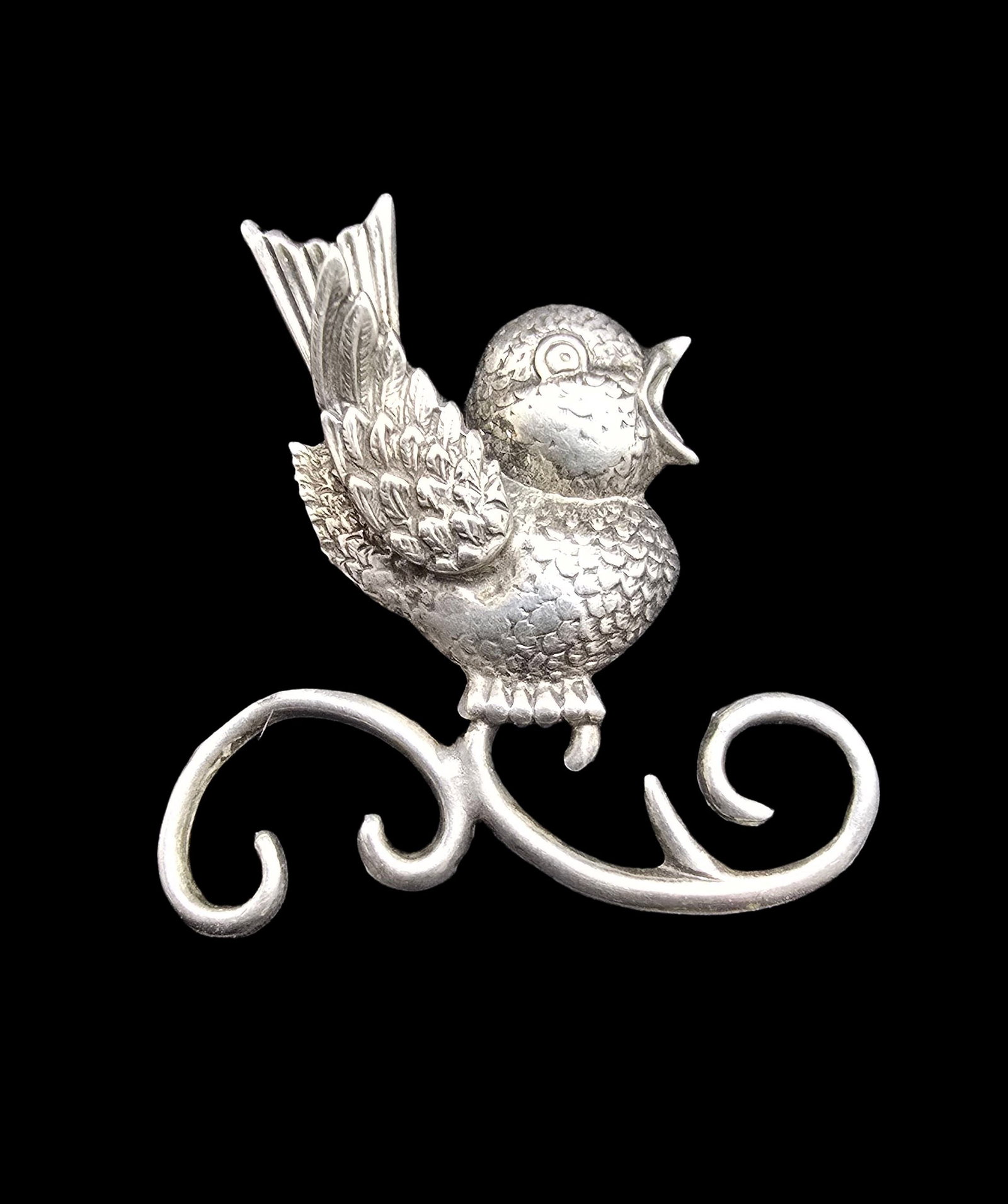 Beautiful Vintage LANG Sterling Silver Love Bird Designer Pin Brooch: Very good vintage condition with minor patina according to age. Measures approx. 1 1/2" high and 1 1/2" wide and weighs ca. 5 grams. Marked for Sterling Silver.