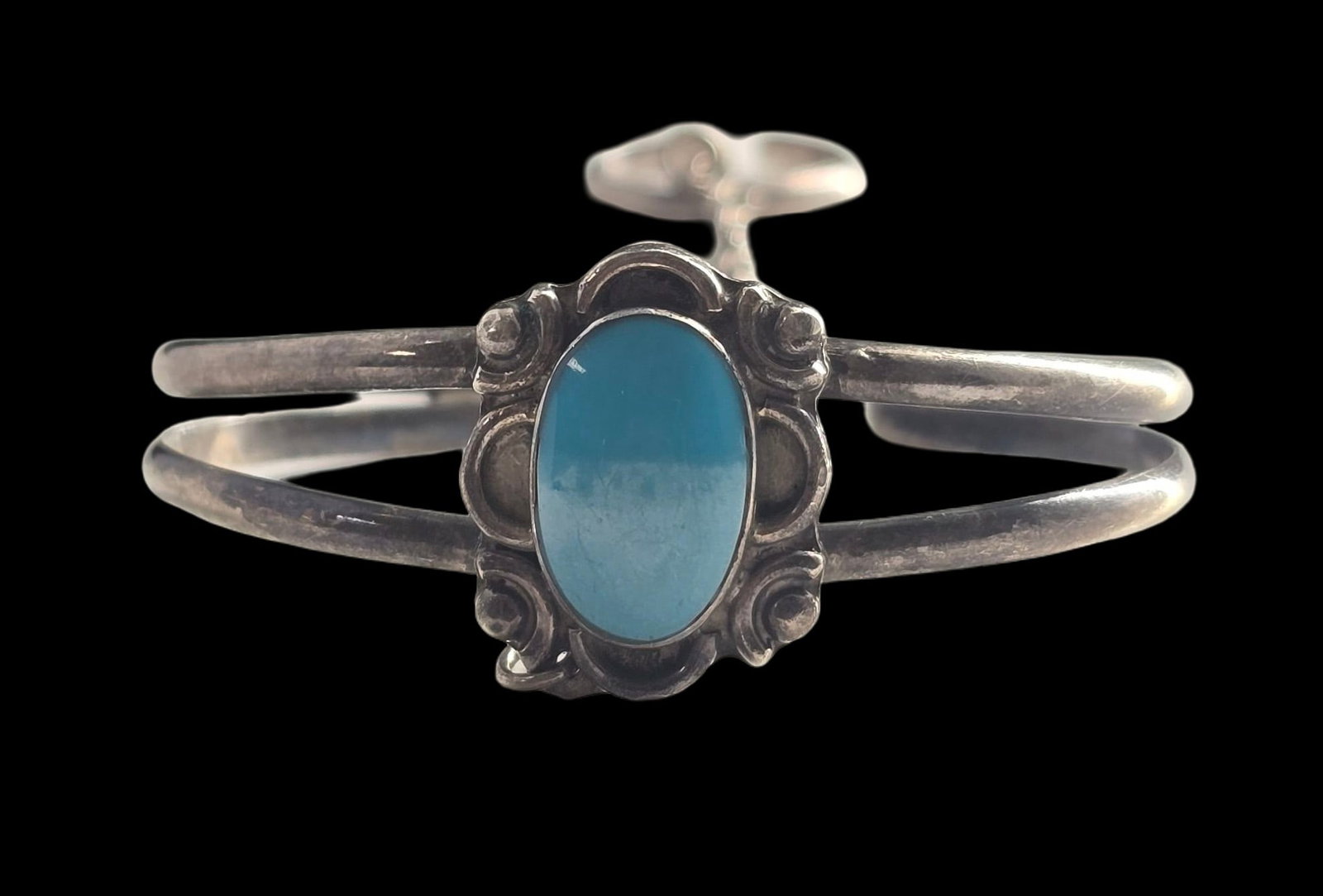 Unusual Vintage Sterling Silver & Blue Gemstone Slave Bracelet & Ring: Very good vintage condition with minor patina according to age. The bracelet measures approx. 2" wide, the ring is a size 10 and the piece weighs ca. 19 grams in total. Tested for Sterling Silver.