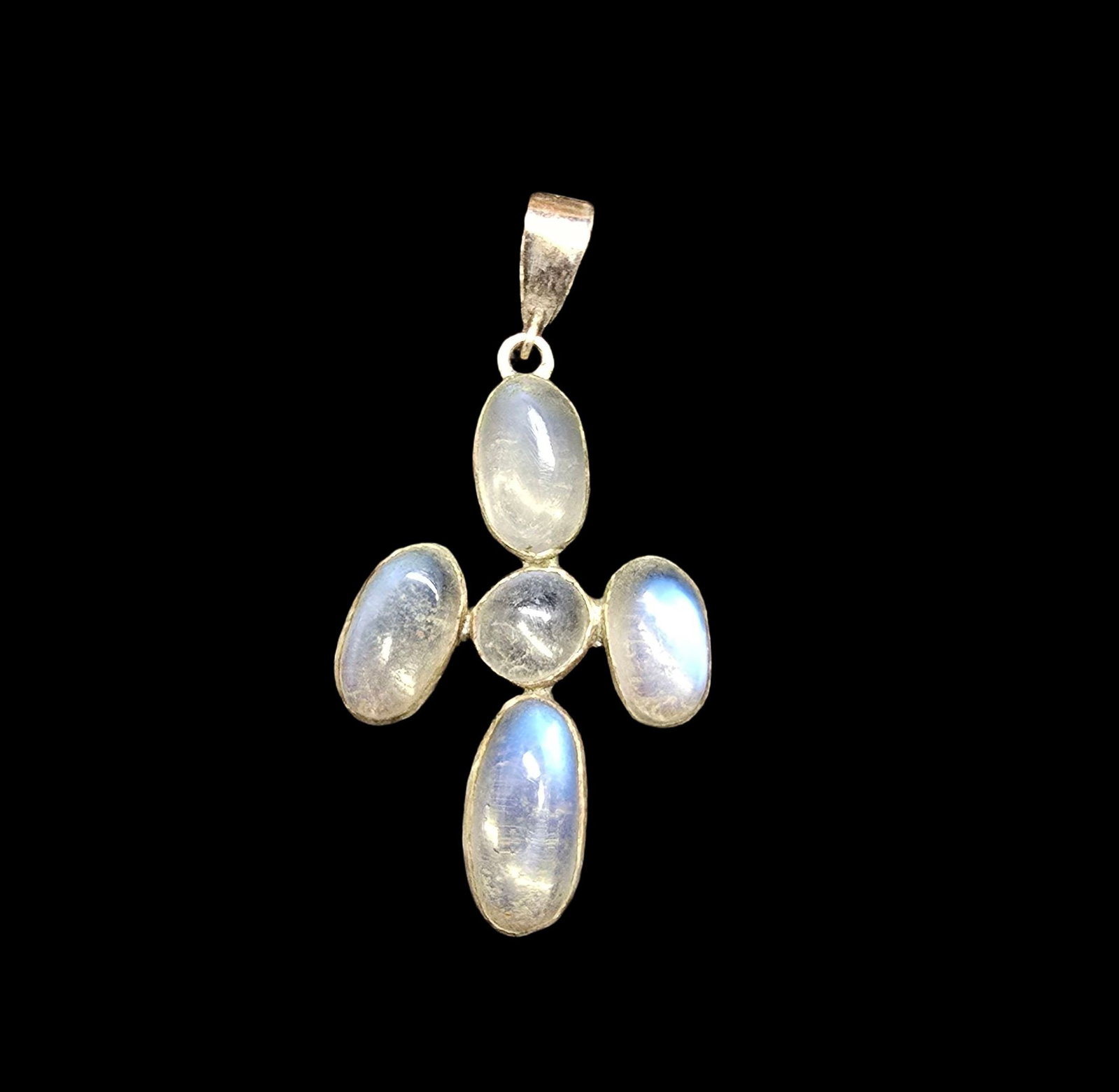 Amazing Vintage Sterling Silver & Moonstone Cross Pendant: Very good vintage condition with minor patina according to age. Measures approx. 1" wide and weighs ca. 0.5 grams.