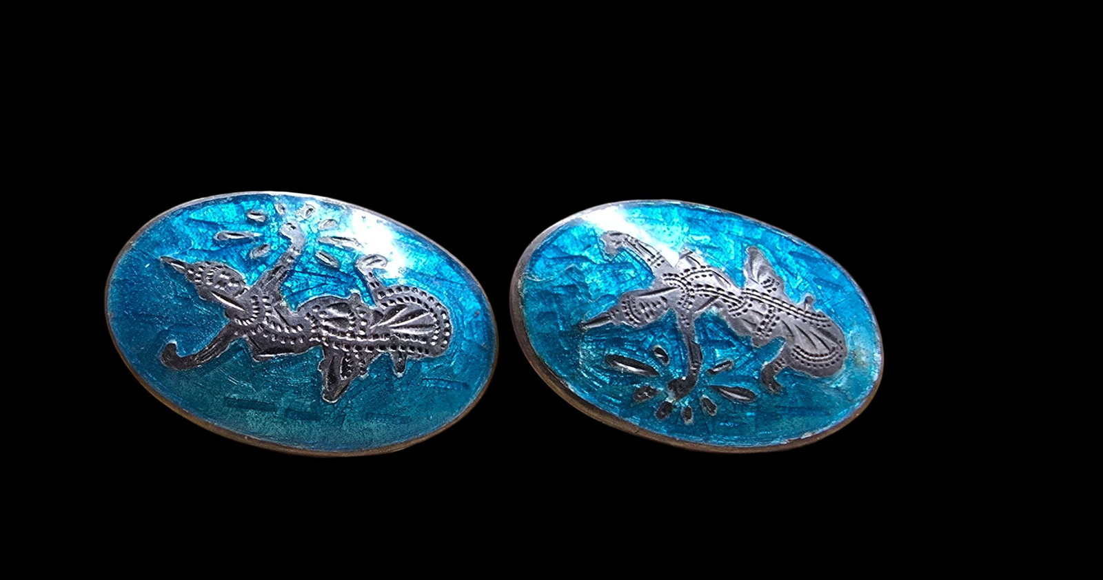 Beautiful Antique Siamese Niello Silver & Blue Enamel Screw-Back Earrings: Very good vintage condition with minor patina according to age. Each measures approx. 1" wide and they jointly weigh ca. 6.5 grams. Marked for Sterling Silver.