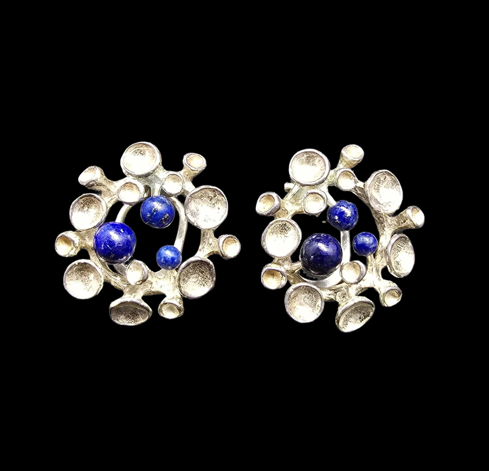 Stunning Vintage Mid-Century Modern Brutalist Sterling Silver & Blue Gemstone Clip-On Earrings: Very good vintage condition with minor patina according to age. Measures approx. 1" wide and weighs ca. 9.5 grams. Marked for Sterling Silver.