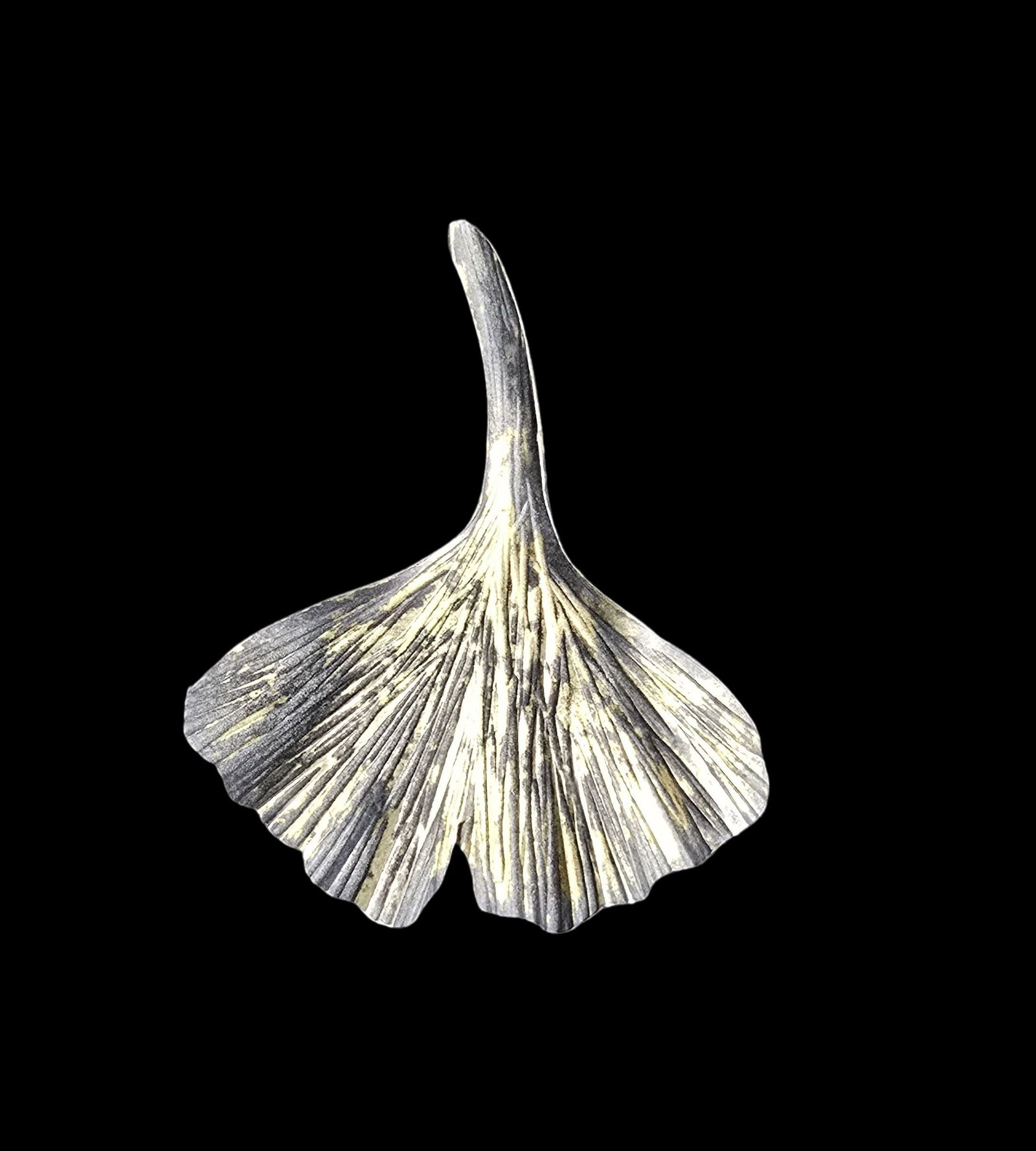 Unusual Vintage Handmade German 835 Silver Gingko Leaf Brooch Pin: Very good vintage condition with minor patina according to age. Measures approx. 1 1/2" wide and weighs ca. 3 grams. Marked for 835 Silver & Handmade.