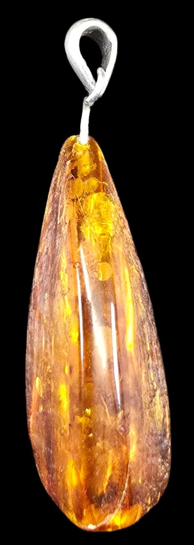 Radiating Vintage Sterling Silver & Baltic Amber Pendant: Very good antique condition with minor patina according to age. Measures approx. weighs ca. 3 grams.