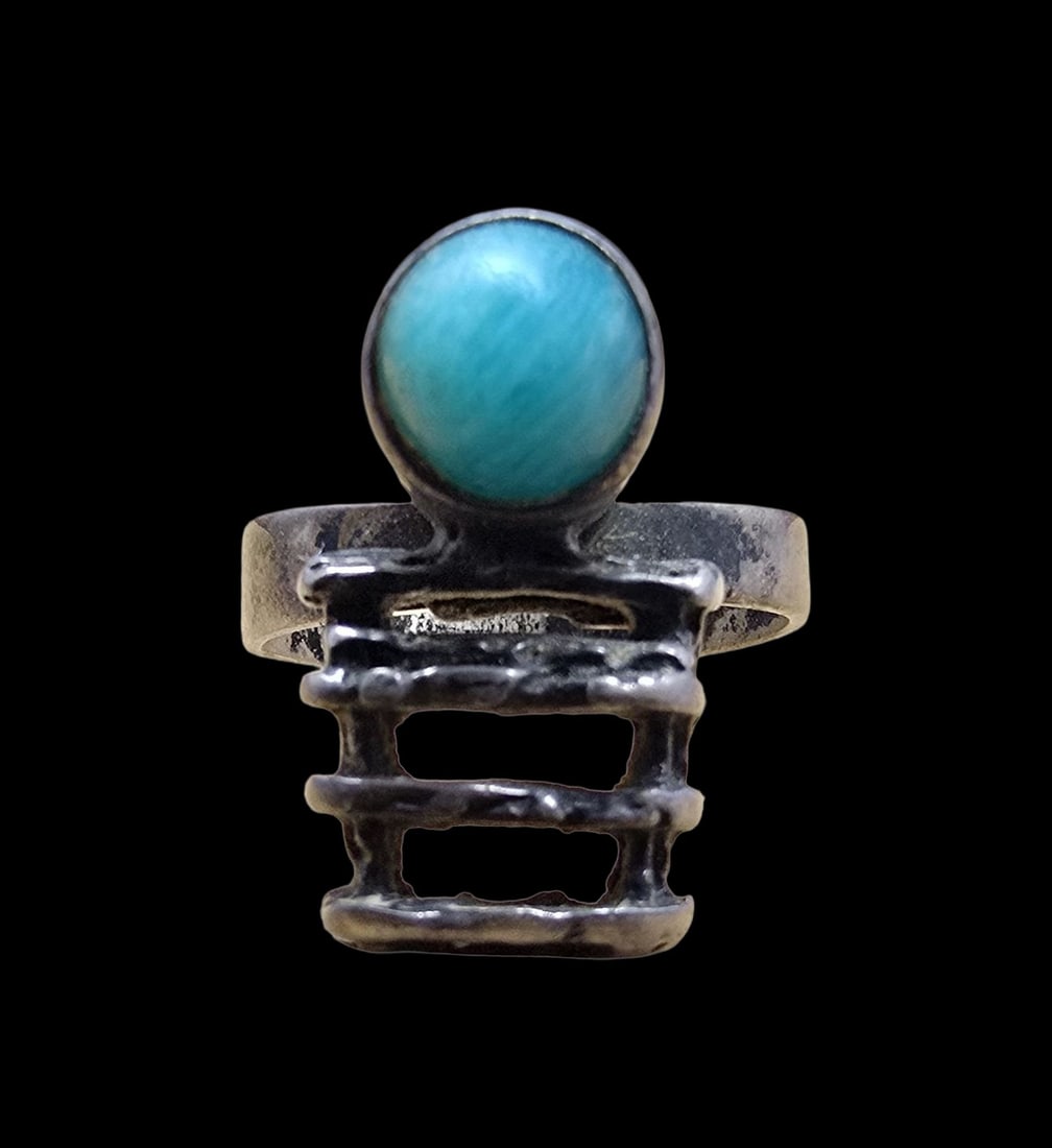 Very Unusual Vintage Mid-Century Brutalist Sterling Silver & Blue Gemstone Ring: Very good vintage condition with minor patina according to age. The ring is a size 9.5 and weighs ca. 7.5 grams. Marked for Sterling Silver.