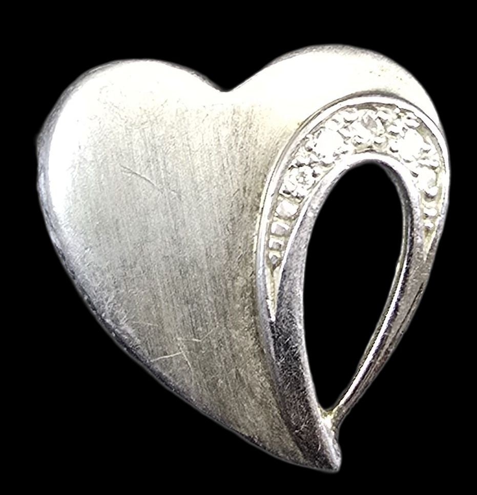 Vintage Sterling Silver & Clear Gemstone Love Heart Pendant Charm: Very good vintage condition with minor patina according to age. Measures approx. weighs ca. 2 grams. Marked and signed.