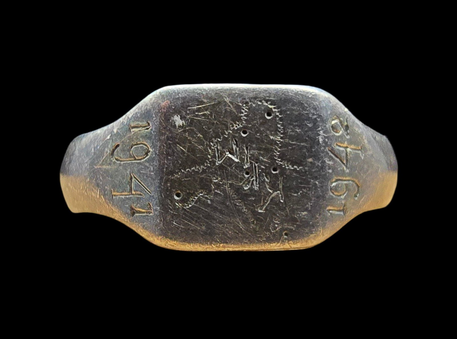Rare Vintage 1940s WWII European 800 Silver Crimea Campaign Commorative Ring: Very good vintage condition with minor patina according to age. The ring is a size 9 and weighs ca. 2.5 grams.