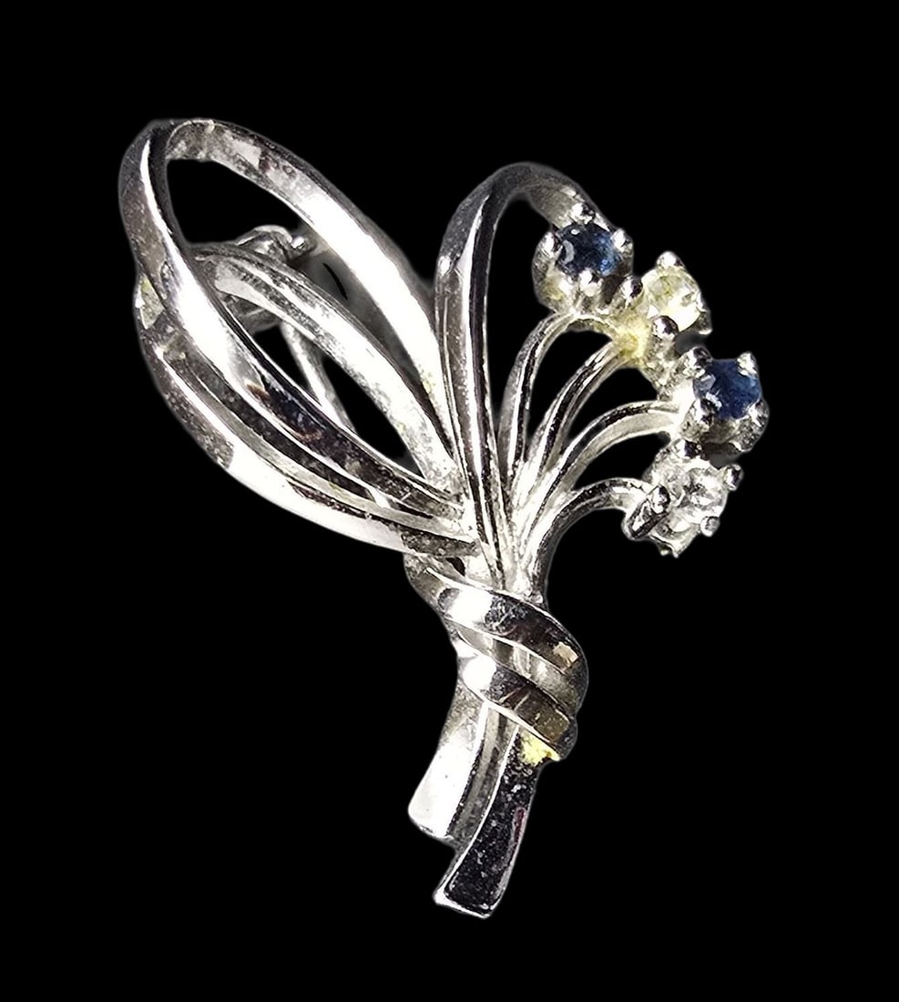 Beautiful Vintage TEKA Germany Sterling Silver & Clear Rhinestone Pin Brooch: Very good vintage condition with minor patina according to age. Measures approx. 1/2" long and 1" wide and weighs ca. 2 grams. Marked for Sterling Silver & TEKA.