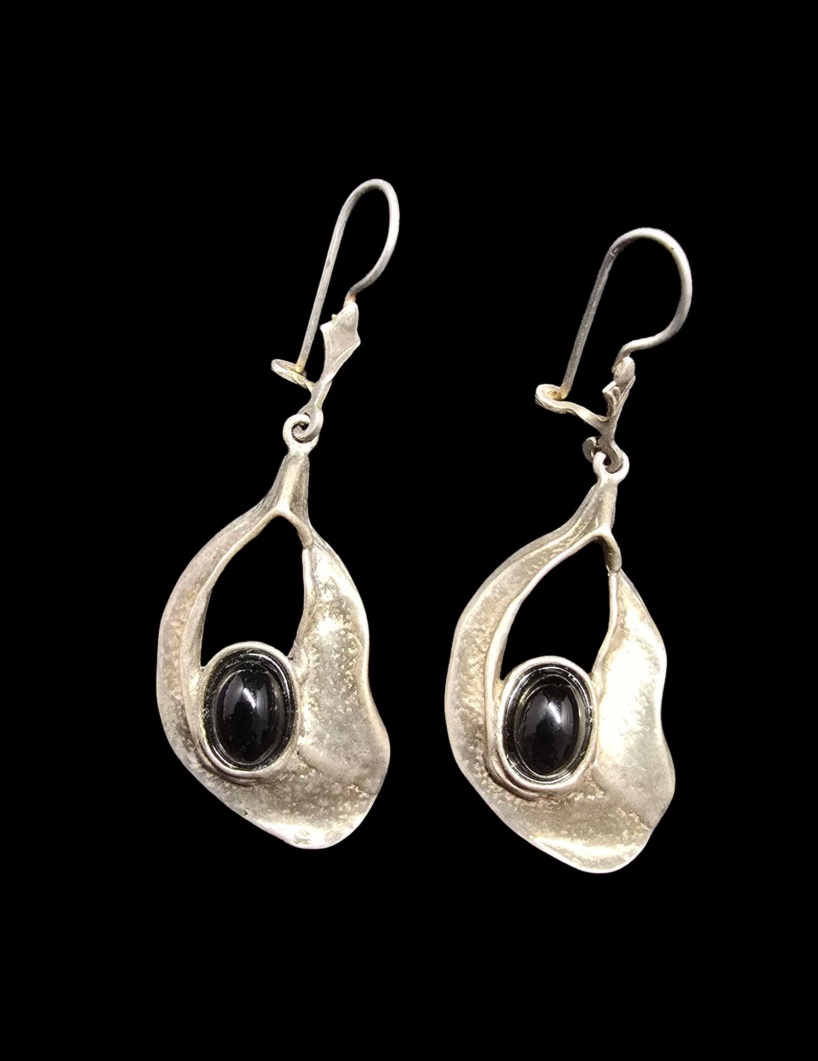 Gorgeous Vintage Sterling Silver & Black Onyx Dangle Earrings: Very good vintage condition with minor patina according to age. Each measures approx. 1/2" wide and they jointly weigh ca. 5 grams. Marked for Sterling Silver.